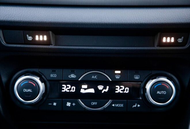 2014 Mazda Axela 20S Leather-PKG, Hybrid, Heated seats image 298104