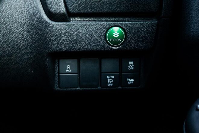 2016 Honda Fit Hybrid F-Package, Heated Seats image 298127