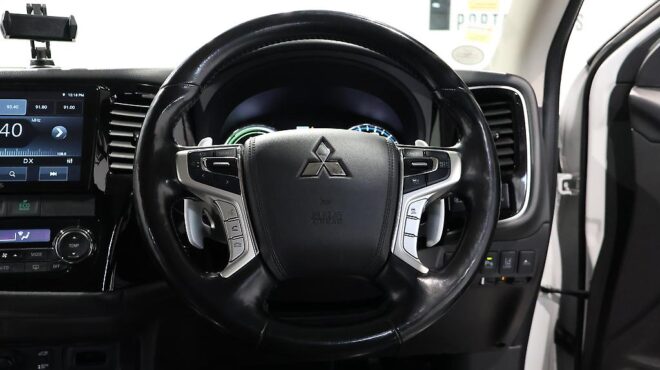 2016 Mitsubishi Outlander PHEV – High Spec – Low KMS image 306889