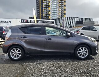 2012 Toyota Aqua G Model Push Start and Reversing Camera image 297925