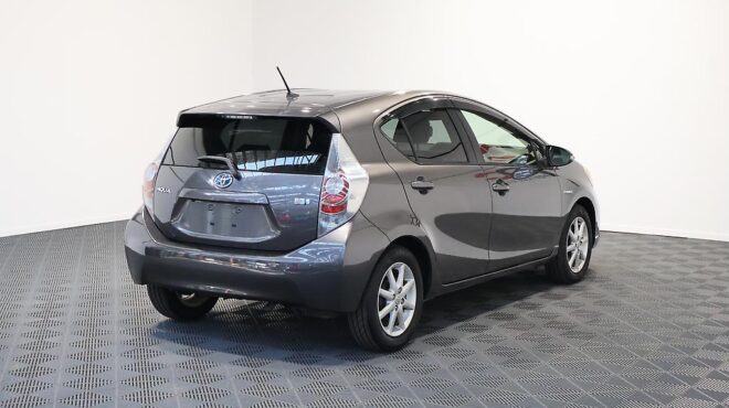 2012 Toyota Aqua G Model Push Start and Reversing Camera image 314827