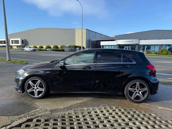 2012 Mercedes-benz A 180 Low KMS – Great Look in Black image 296791