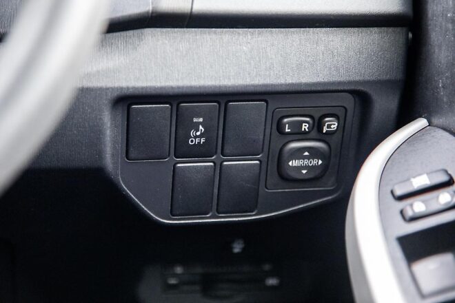 2013 Toyota Prius S model Hybrid, Push Start image 298172