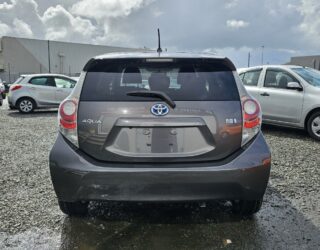 2012 Toyota Aqua G Model Push Start and Reversing Camera image 297926