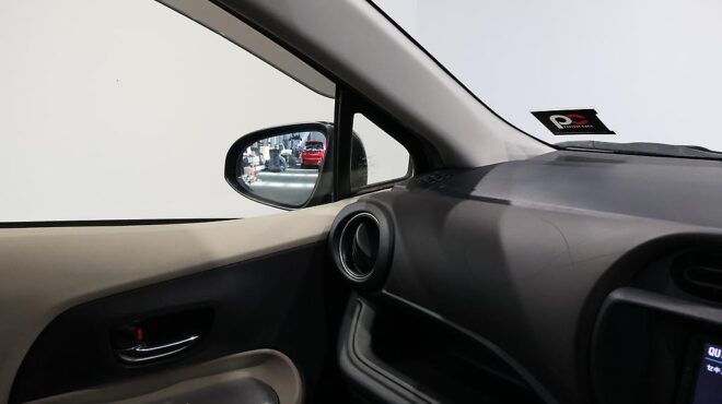 2012 Toyota Aqua G Model Push Start and Reversing Camera image 314844