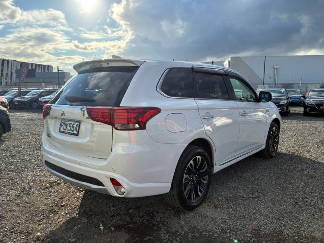 2016 Mitsubishi Outlander PHEV – High Spec – Low KMS image 296886