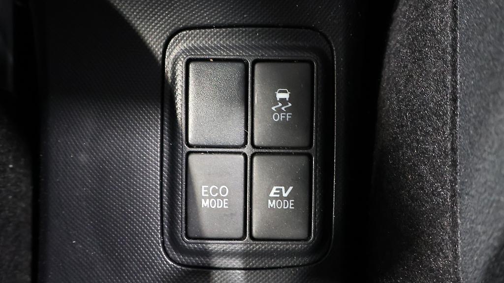 2015 Toyota Aqua S Model, Push Start, Reverse Camera image 319038