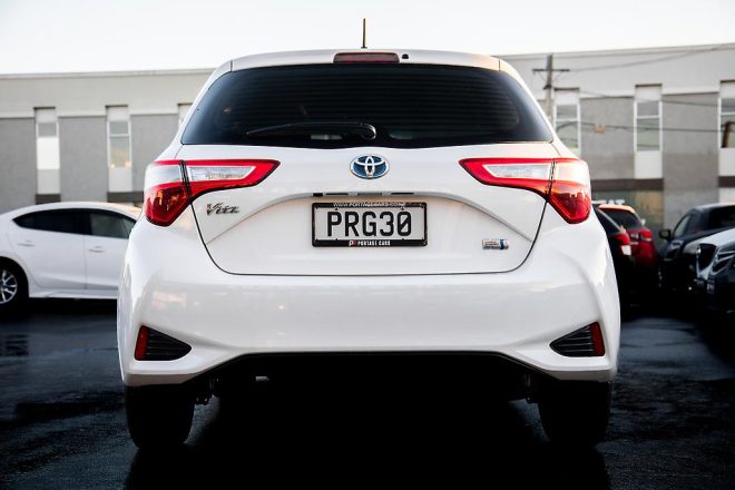 2017 Toyota Vitz F model Hybrid, Push start image 296632