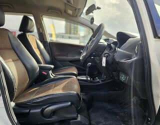 2012 Honda Fit SHUTTLE Hybrid image 299211