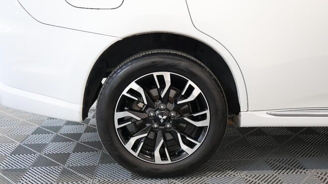 2016 Mitsubishi Outlander PHEV – High Spec – Low KMS image 306886