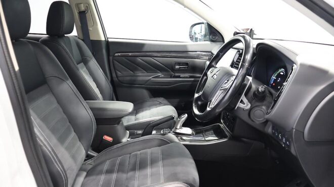 2016 Mitsubishi Outlander PHEV – High Spec – Low KMS image 306882