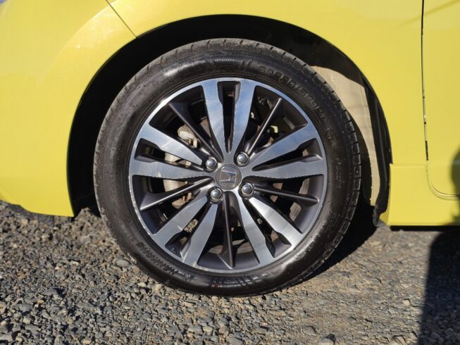 2013 Honda Fit L-package Hybrid image 298231
