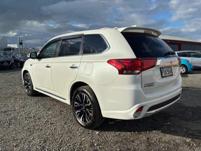 2016 Mitsubishi Outlander PHEV – High Spec – Low KMS image 296890
