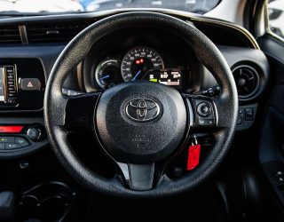 2017 Toyota Vitz F model Hybrid, Push start image 296642