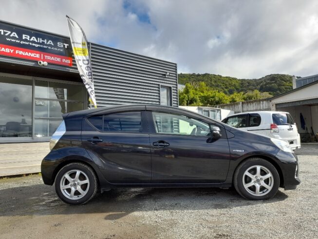 2015 Toyota Aqua Hybrid S Model, Push Start image 298060