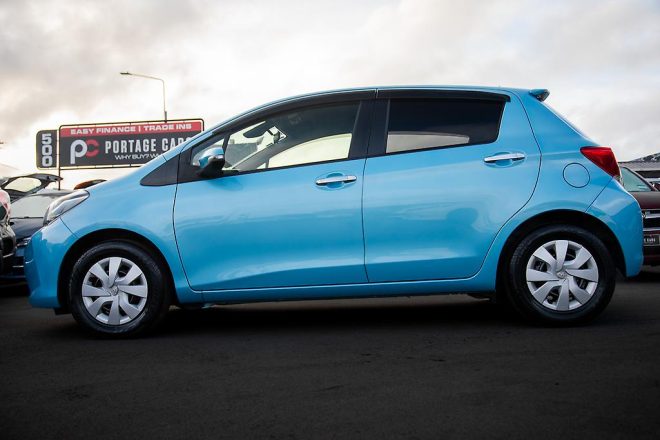 2016 Toyota Vitz F model, I stop, Push start image 295643