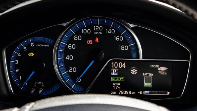 2013 Toyota Corolla Fielder S Model – Push Button Start image 306559