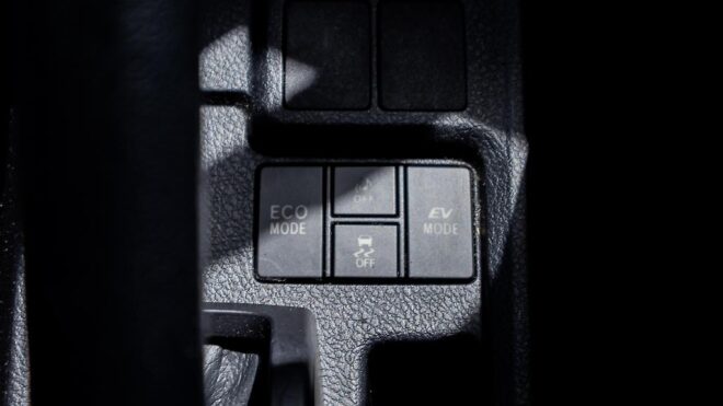 2013 Toyota Corolla Fielder S Model – Push Button Start image 306551