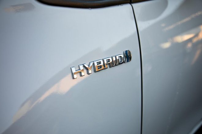 2017 Toyota Vitz F model Hybrid, Push start image 296646