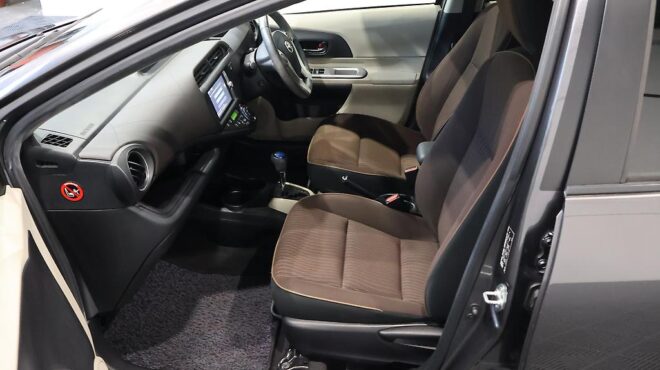 2012 Toyota Aqua G Model Push Start and Reversing Camera image 314829