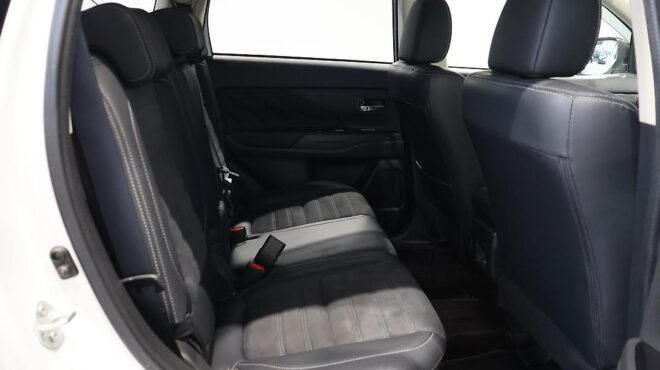 2016 Mitsubishi Outlander PHEV – High Spec – Low KMS image 306880