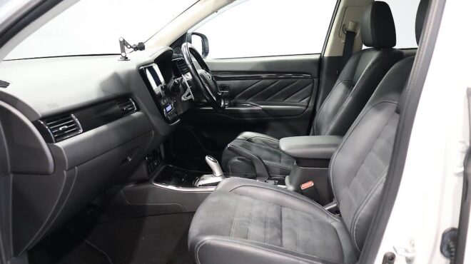 2016 Mitsubishi Outlander PHEV – High Spec – Low KMS image 306884