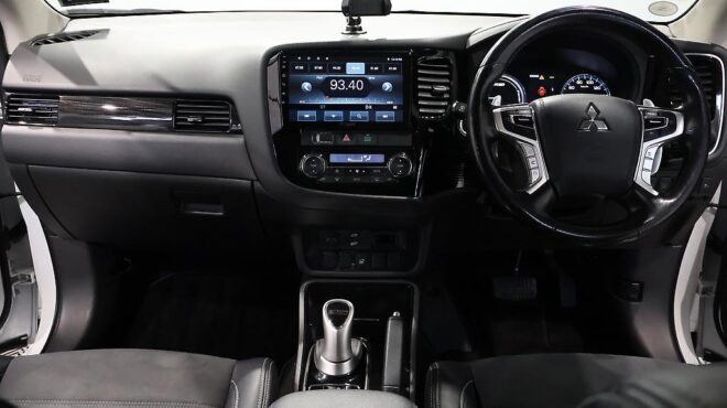2016 Mitsubishi Outlander PHEV – High Spec – Low KMS image 306888