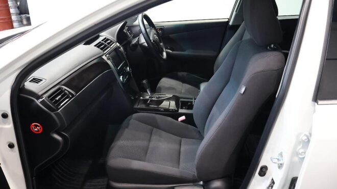 2013 Toyota Camry Hybrid G-Package, Cruise Control, Reverse Camera image 311796