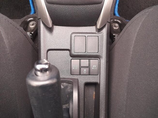 2013 Toyota Corolla Fielder Hybrid G Push Start image 299592