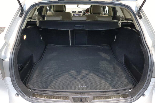 2013 Toyota Avensis Wagon Li image 303326