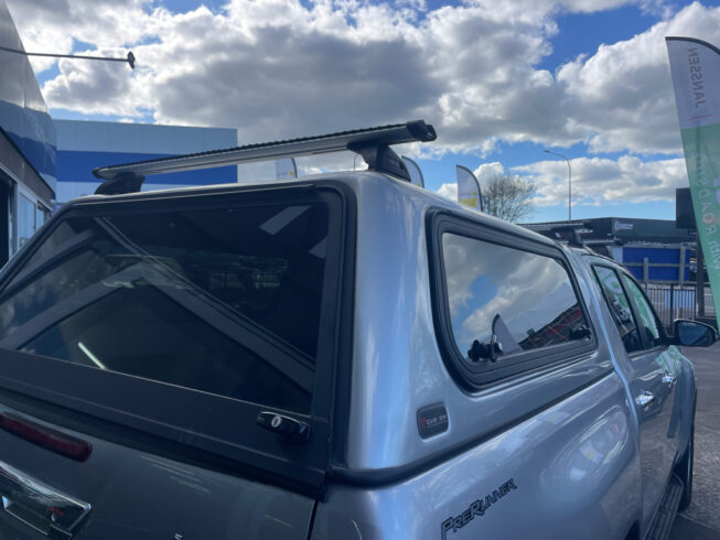 2020 Toyota Hilux SR5 TD DC 2.8DT image 300084