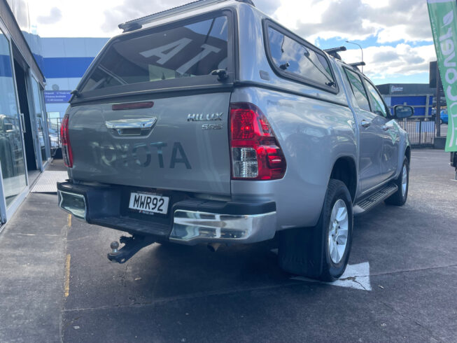 2020 Toyota Hilux SR5 TD DC 2.8DT image 300072