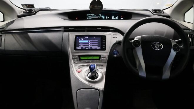 2014 Toyota Prius S Model, Low KMS, Alloy Wheels image 302849