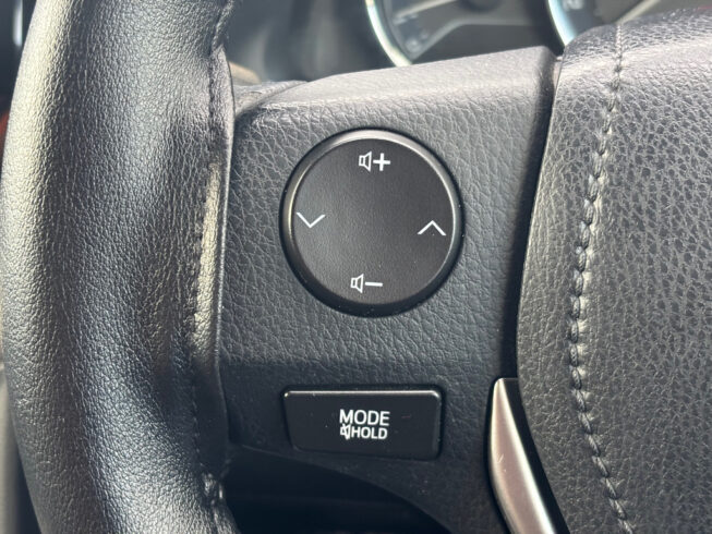 2014 Toyota Auris 150X Blackish Lounge image 299859