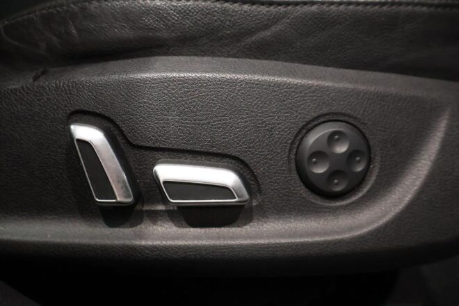 2012 Audi A4 Avant 2.0TFSI, Leather/ Heated Seats image 302292
