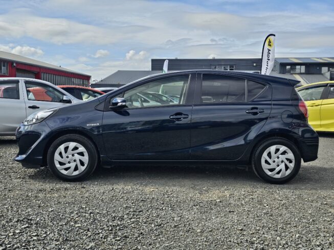 2017 Toyota Aqua S Model, Push Start, Low KMS image 299737