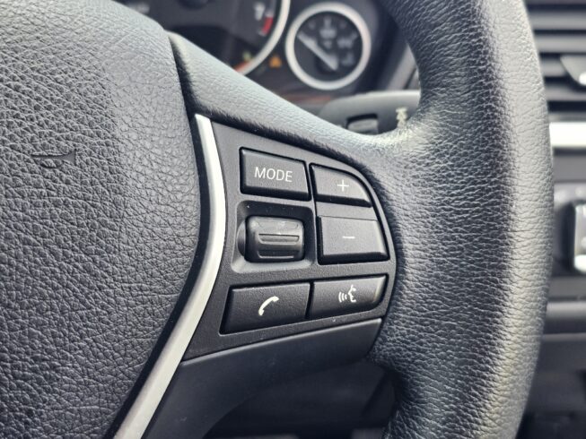 2013 Bmw 3 Series Luxury, Low KMs image 300791