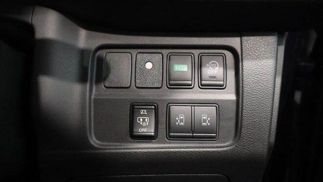 2017 Nissan Serena Highwaystar V Selection Hybrid, Dual Power Sliding Doors image 303135