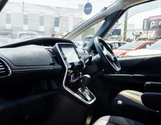 2017 Nissan Serena Highwaystar V Selection Hybrid, Dual Power Sliding Doors image 310703