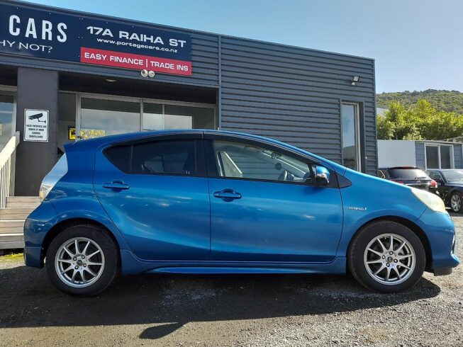2012 Toyota Aqua G Model, Push Start, Low KMs image 301822