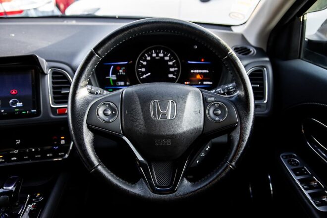 2014 Honda Vezel Hybrid Z  ,Half Leather, Cruise control image 300159