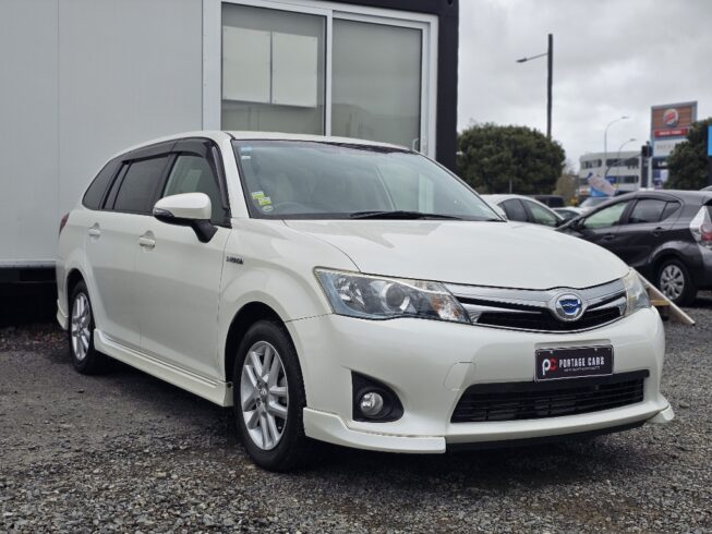 2014 Toyota Corolla Fielder Hybrid G Aero Tourer image 300857