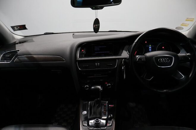 2012 Audi A4 Avant 2.0TFSI, Leather/ Heated Seats image 302288
