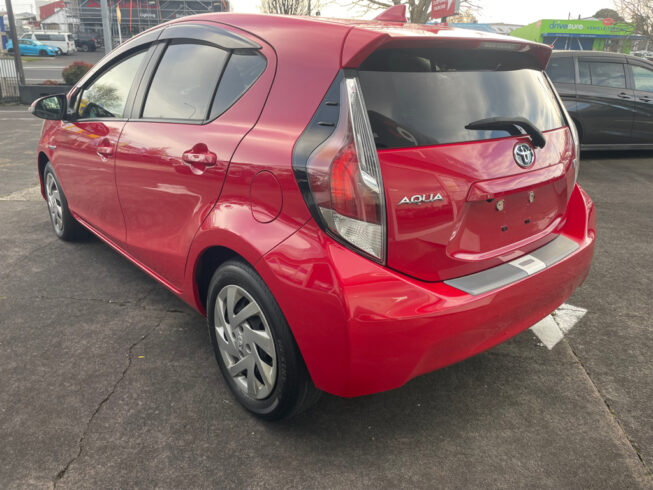 2014 Toyota Aqua G Model, Push Start, Reverse camera, Low KMS Facelift Model image 300399