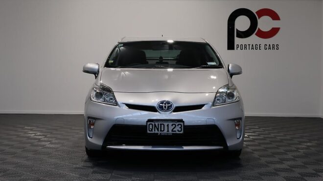 2014 Toyota Prius S Model, Low KMS, Alloy Wheels image 302839