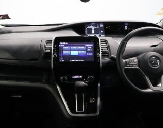 2017 Nissan Serena Highwaystar V Selection Hybrid, Dual Power Sliding Doors image 303129