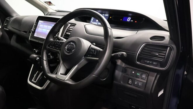 2017 Nissan Serena Highwaystar V Selection Hybrid, Dual Power Sliding Doors image 303130