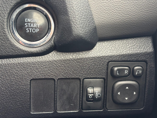 2014 Toyota Auris 150X Blackish Lounge image 299860