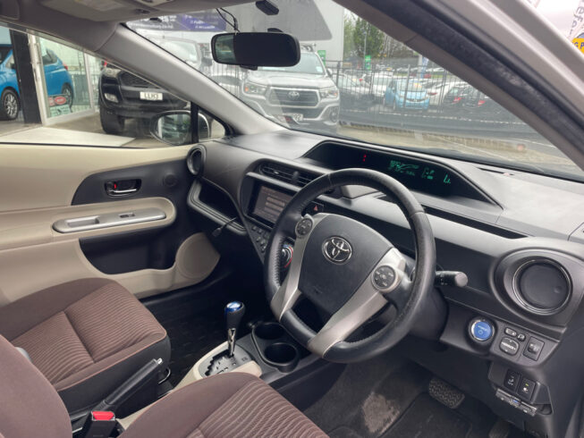 2012 Toyota Aqua G model , Push Start, Reverse Camera image 300649