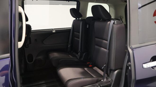 2017 Nissan Serena Highwaystar V Selection Hybrid, Dual Power Sliding Doors image 303126